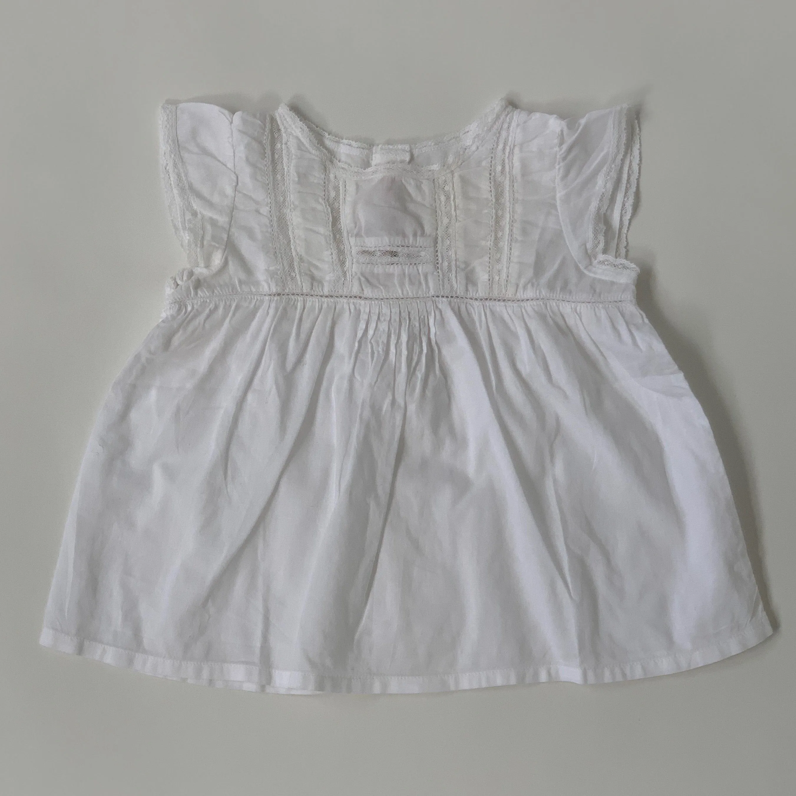 Bonpoint White Lace Trim Sleeveless Blouse: 6 Months