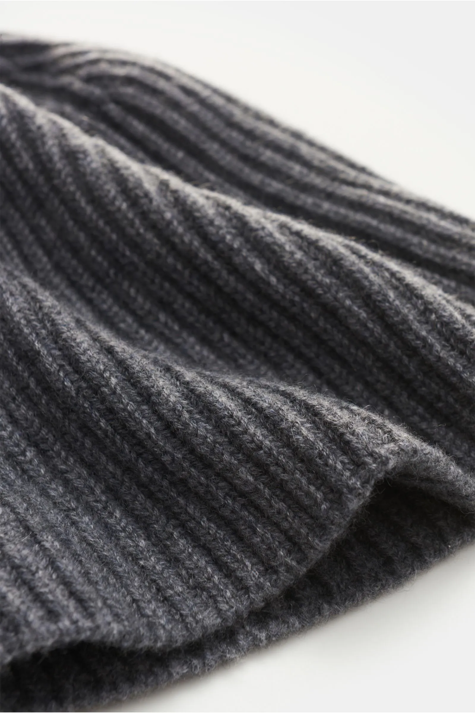 FEDELI cashmere beanie 'Alfredo' dark grey