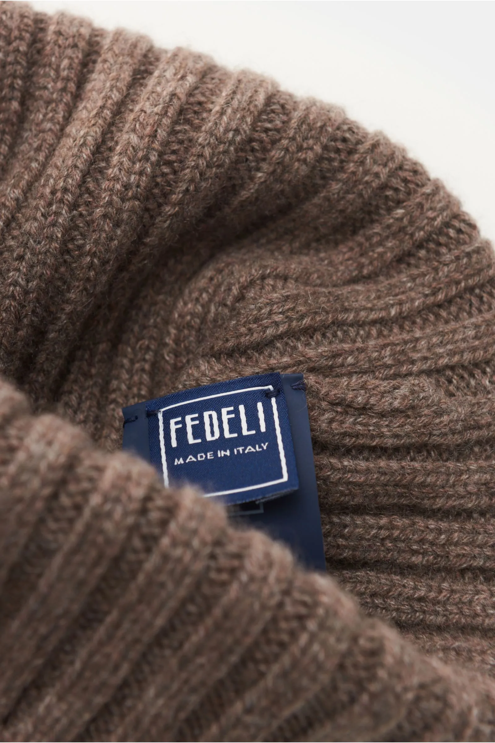 FEDELI cashmere beanie 'Bruno' grey-brown