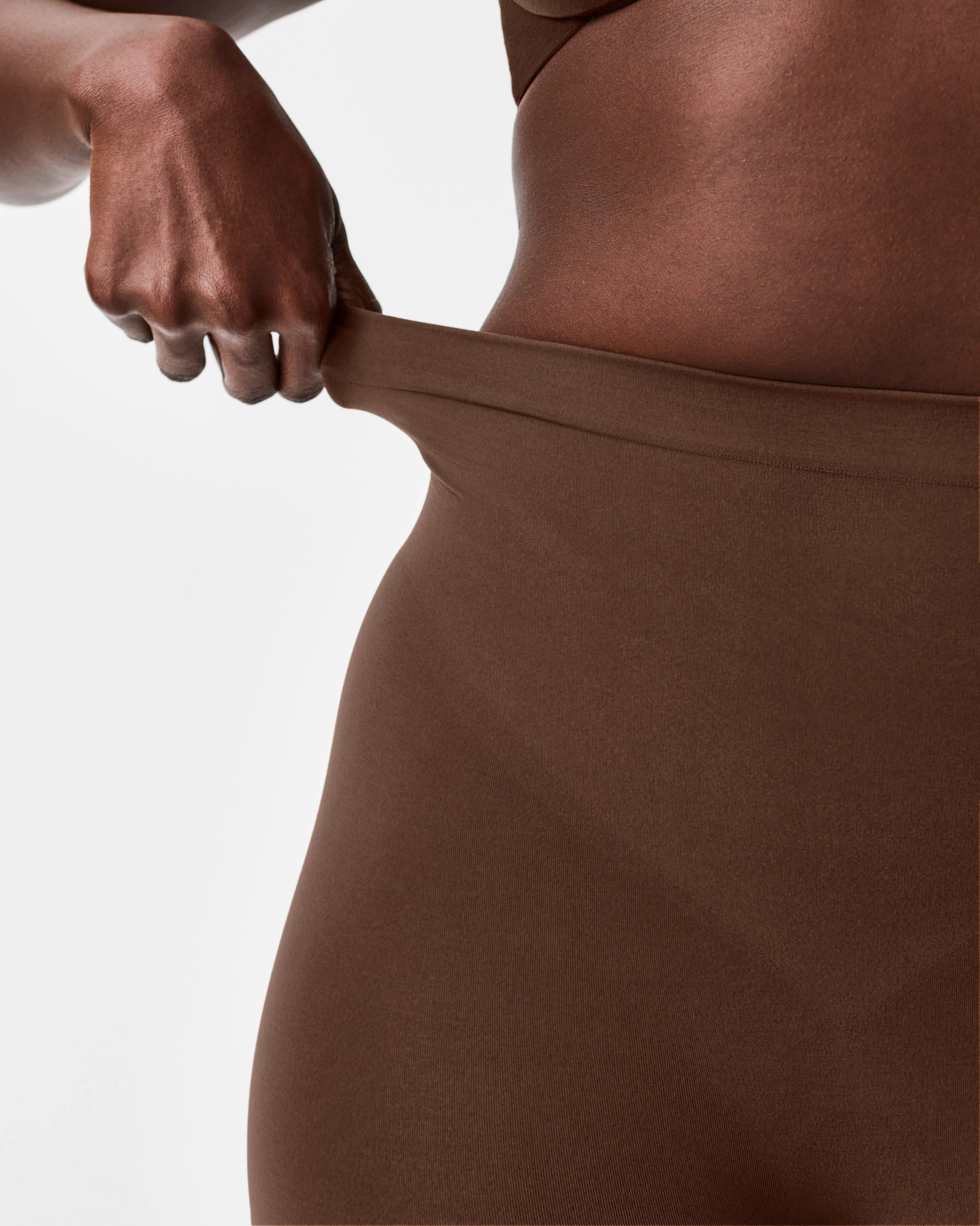 Seamless Power Sculpting Mid-Thigh Short