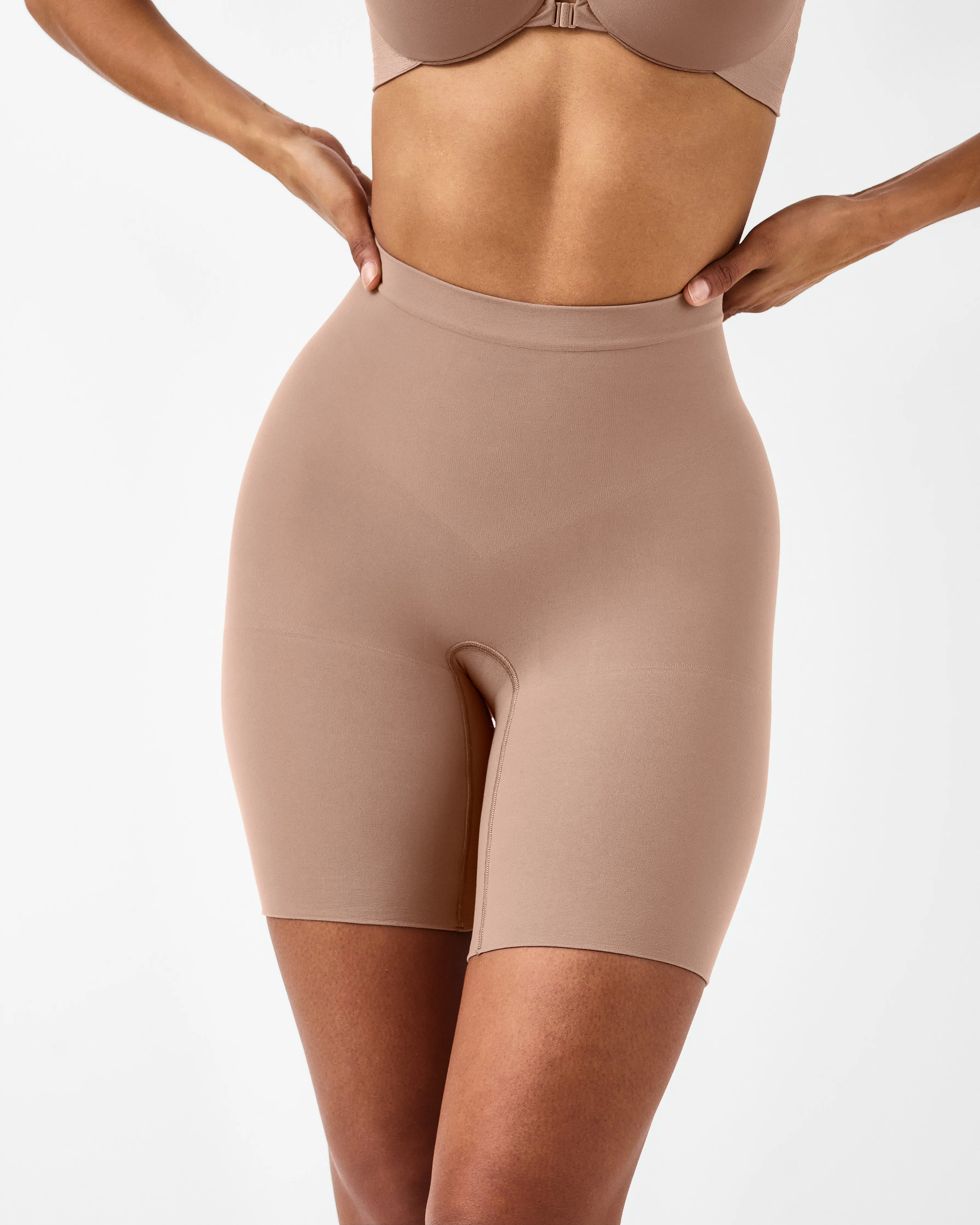 Seamless Power Sculpting Mid-Thigh Short