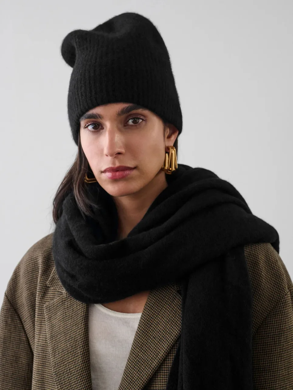 White + Warren Cashmere Plush Rib Beanie, Black